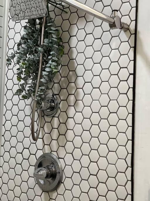 Dérive Stays - Affordable Brooklyn Apt. W/ Balcony Appartamento